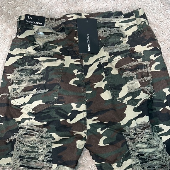 Distressed Bermuda Shorts - Camouflage size 15 - Picture 4 of 4